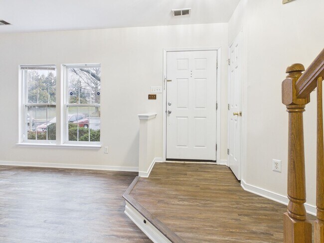 Building Photo - 5313 Golf Villa Ln