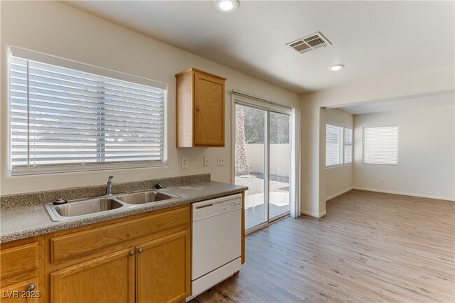 Building Photo - 11032 African Sunset St