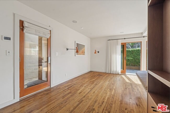 Building Photo - 27 18th Ave