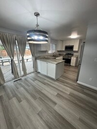 Building Photo - 7474 Sandstone Dr