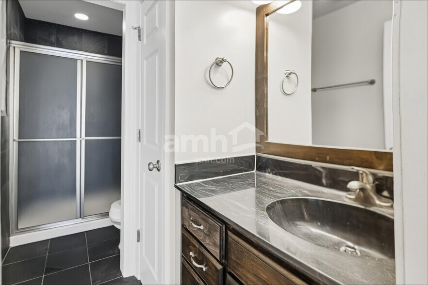 Building Photo - 3024 Silver Springs Ct