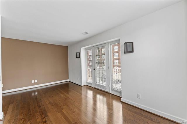 Building Photo - 5539 Pershing Ave