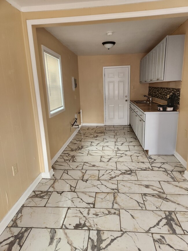 Building Photo - 5338 McClelland Dr