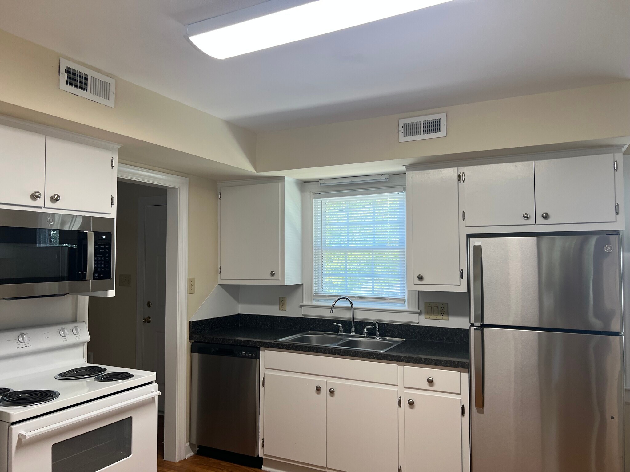 Building Photo - 2505 Saint Christopher Cir SW