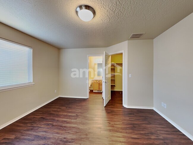 Building Photo - 11549 Roanoke Dr