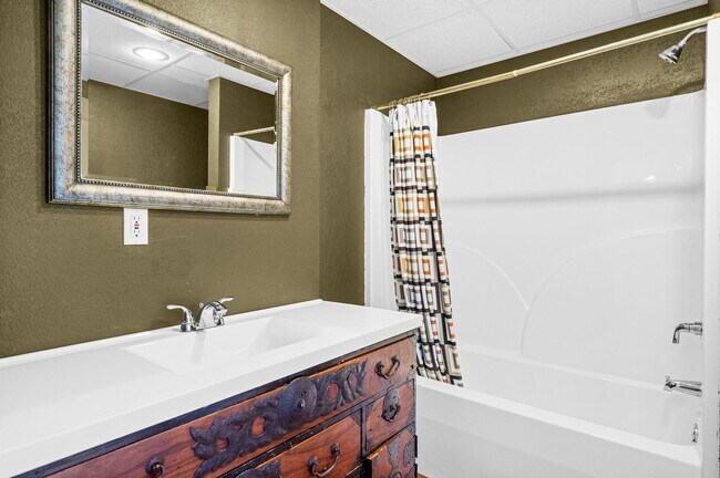 Building Photo - Greenback 37742 - 4 bedroom, 4.5 bath home...
