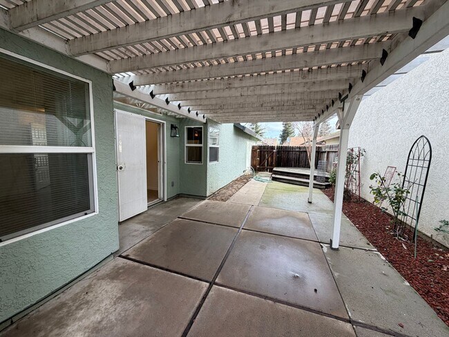 Building Photo - Beautiful Updated Home