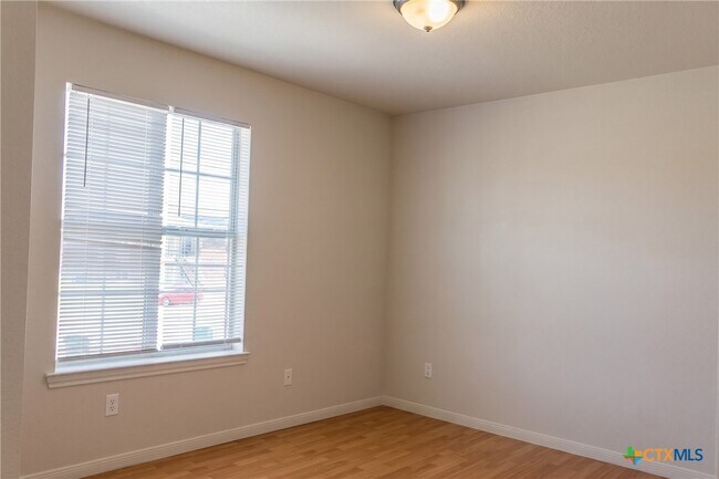 Building Photo - 413 Brittney Way