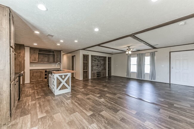 Building Photo - 1566 County Rd 610