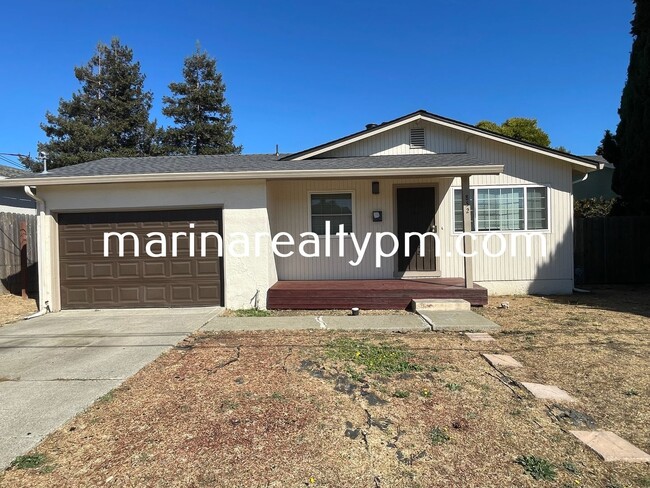 Building Photo - Charming 3 bedroom, 2 bathroom home locate...