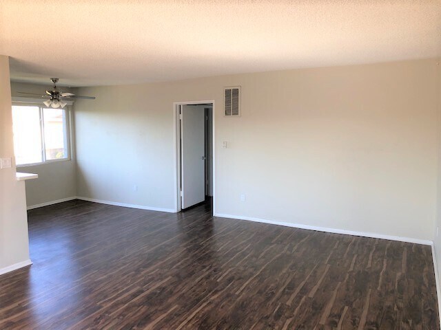 Building Photo - 826 Osage