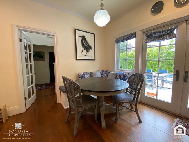 Building Photo - Stunning Furnished Eastside Home