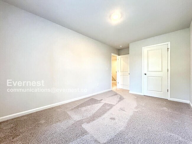 Building Photo - 303 Rolling Grn Dr NW