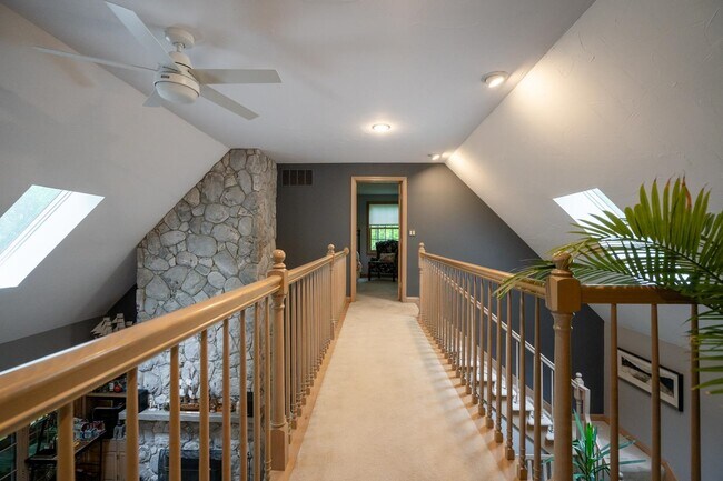 Building Photo - 39 Robertson Dr