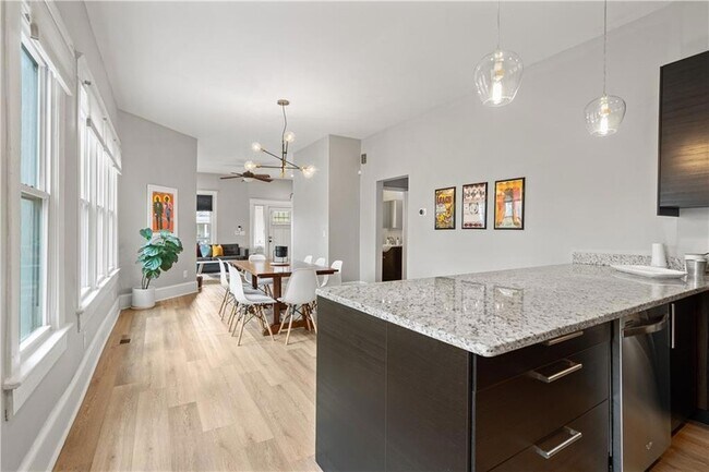 Building Photo - 1412 Allene Ave SW