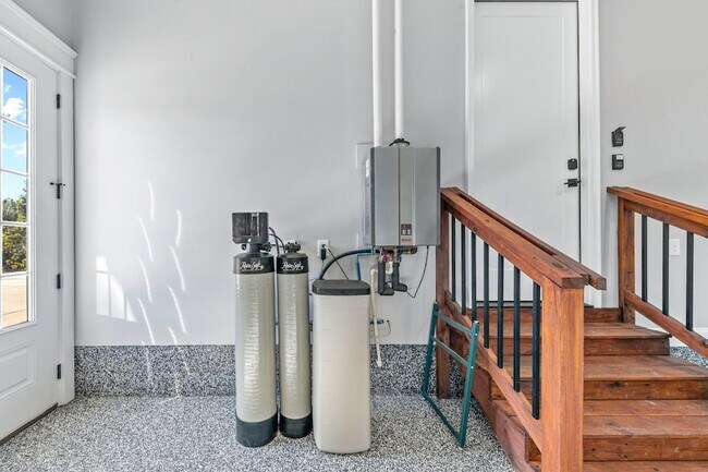 Building Photo - 601 Joyce Ave