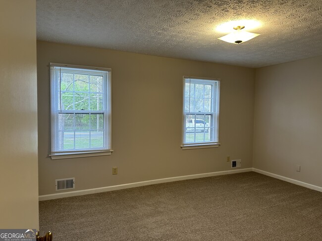 Building Photo - 215 Fayetteville Rd