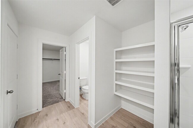 Building Photo - 3930 Langridge Dr