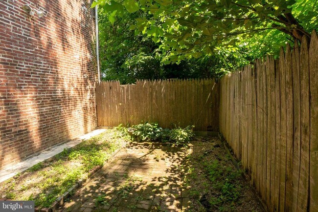 Building Photo - 1212 S Melville St