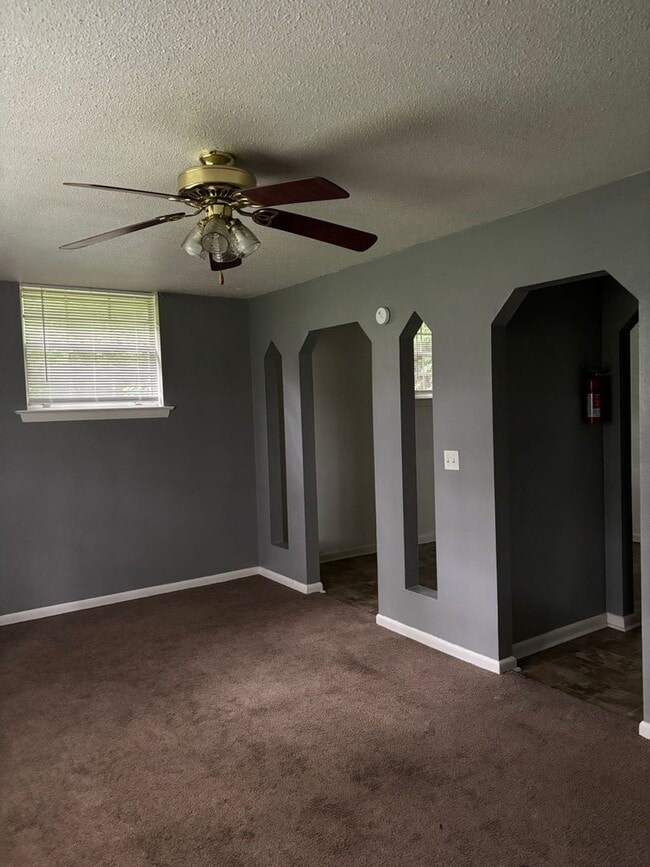 Building Photo - 117 Santeelah St