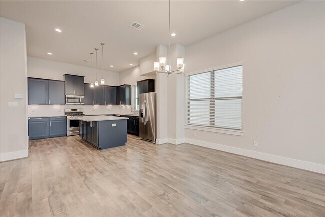 Building Photo - 5838 E Post Oak Ln