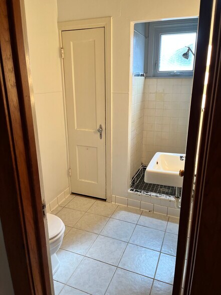 Building Photo - 218 Hammond Ave