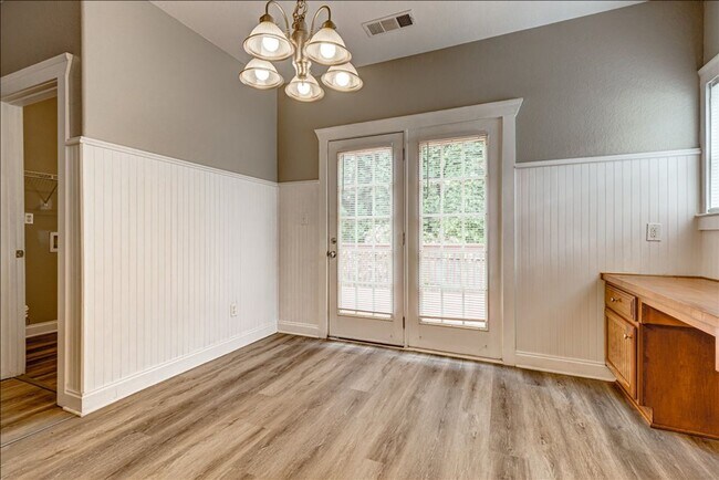 Building Photo - Welcome to this stunning 4-bedroom, 2.5-ba...