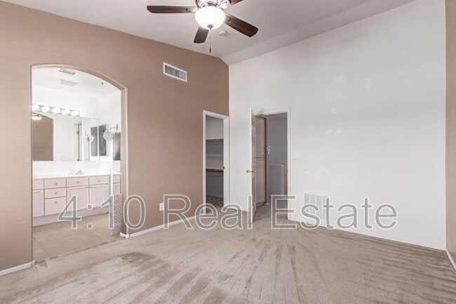 Building Photo - 1149 W Edgewater Dr