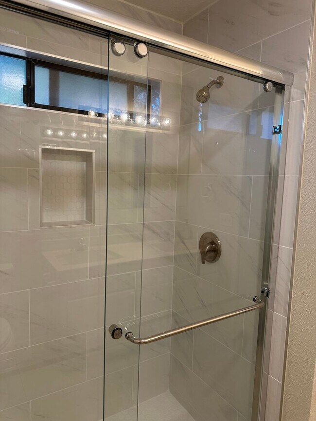 Building Photo - BOLLINI-620-624