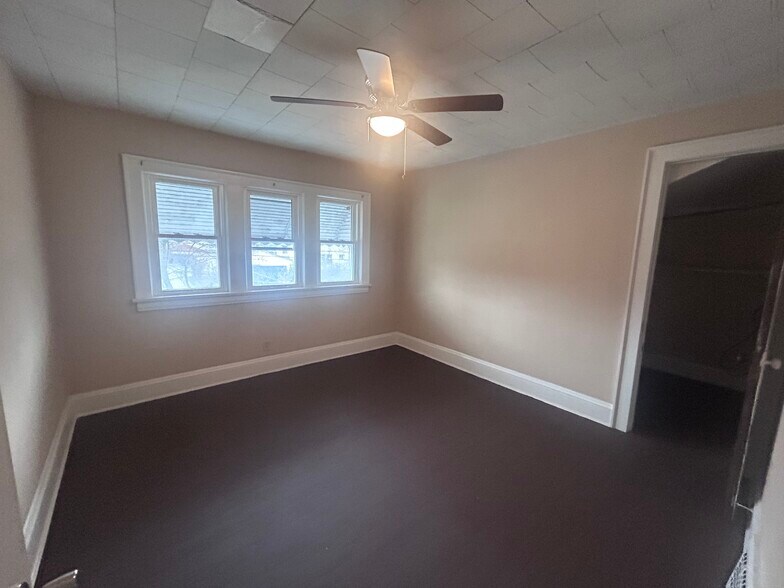 Building Photo - 9501 Rosewood Ave