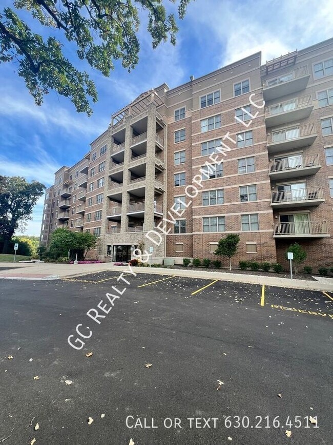 Primary Photo - 125 Lakeview Dr