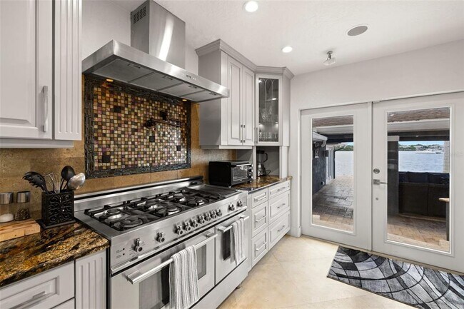 Building Photo - 2785 Bayside Dr S