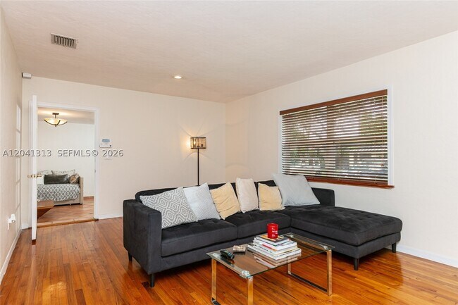 Building Photo - 5760 SW 51st St