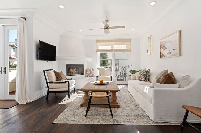 Building Photo - Villa Del Mar~ The Gorgeous gem in the Ame...