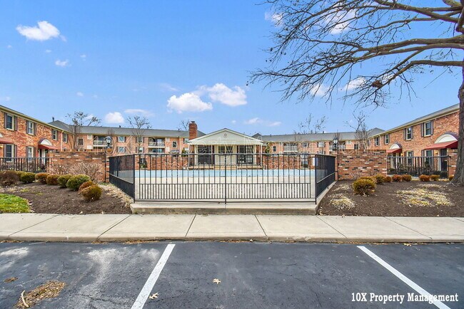 Building Photo - 911 Manor Ln