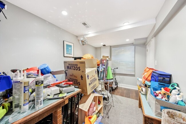 Building Photo - 1717 N Hudson Ave