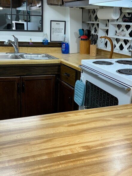 Kitchen - 801 Miller St