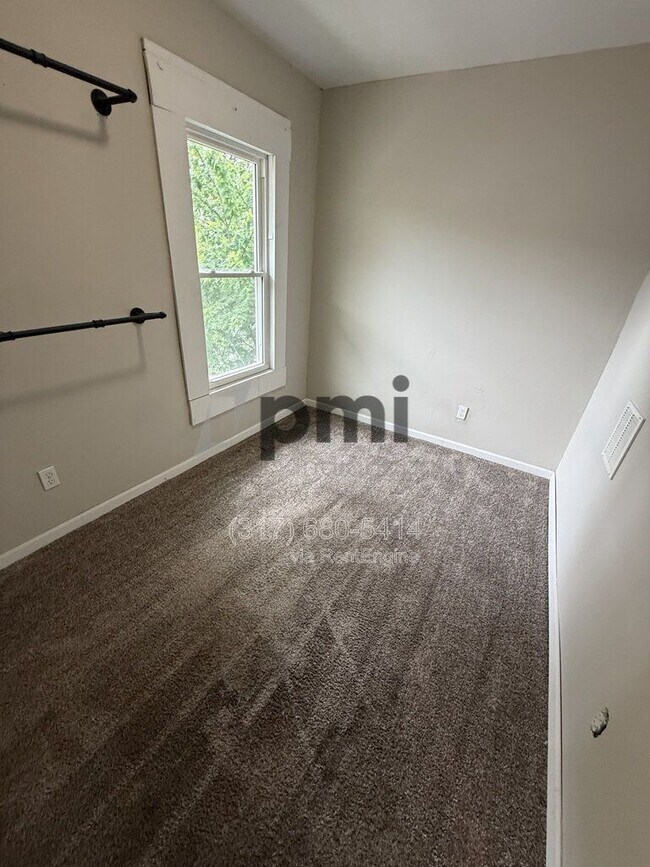 Building Photo - 3502 N Kenwood Ave