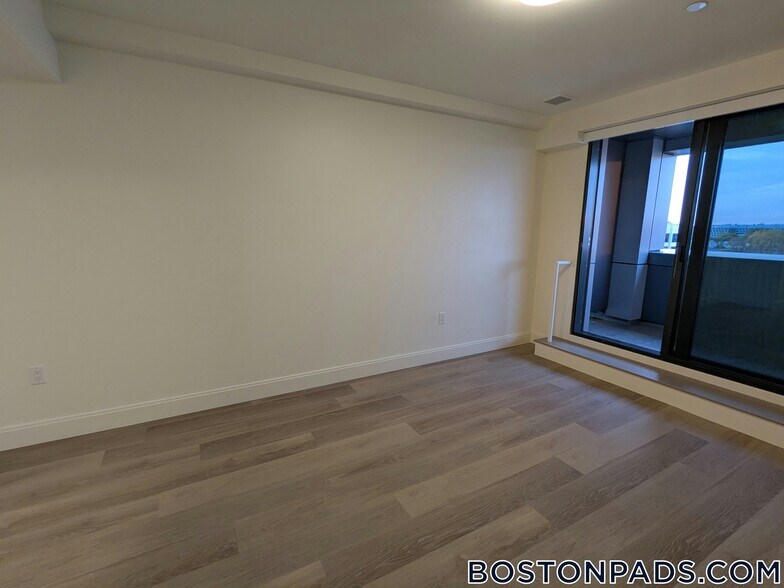 Building Photo - 1079 Commonwealth Ave