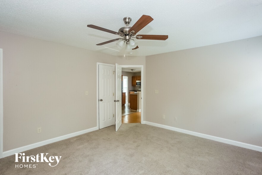 Building Photo - 2192 Mallard Pointe Dr