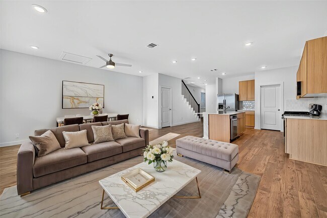 Building Photo - 3518 Blue Mockingbird St