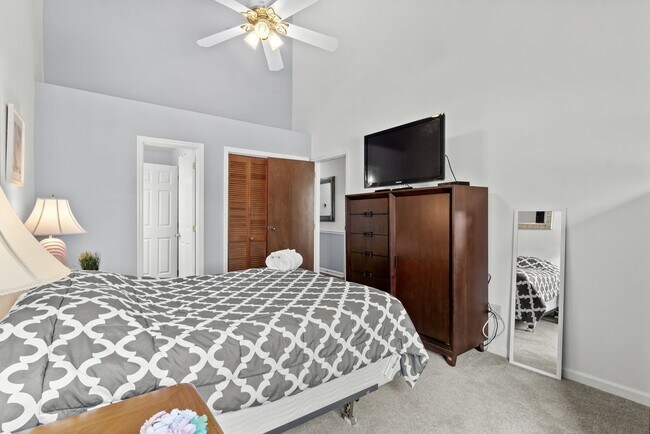 Building Photo - Seasonal Rental Available 9/10/25-3/31/26