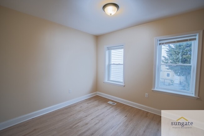 Building Photo - 3205 Esther Pl