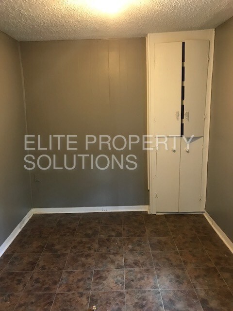 Building Photo - Small house near Dickerson and Trinity Lane