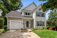 Building Photo - 3 Bed 2 Full Bath 2 Half Bath - Silver Spr...