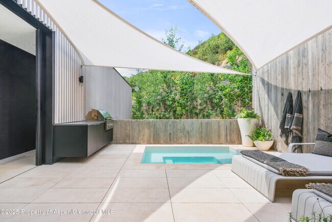 Building Photo - 580 Medicine Bow Rd