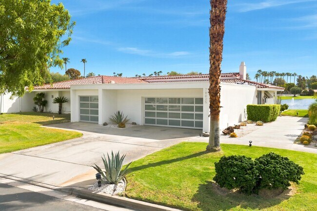 Building Photo - 78025 Lago Dr