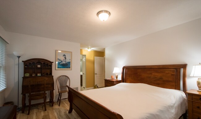 Building Photo - 4 Bedroom 3 Bathroom Home Furnished home