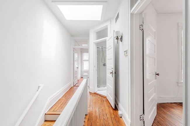 Building Photo - Great Fan Rowhouse!!