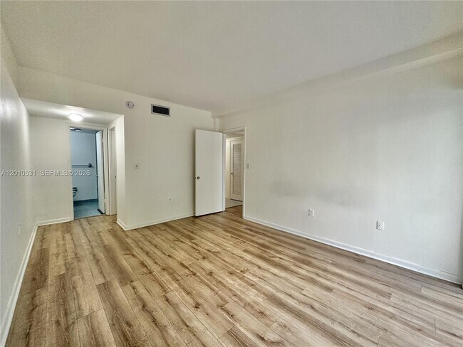 Building Photo - 9175 SW 77th Ave